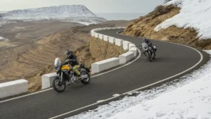 Lluvia, viento, nieve… Cómo conducir una moto con mal tiempo